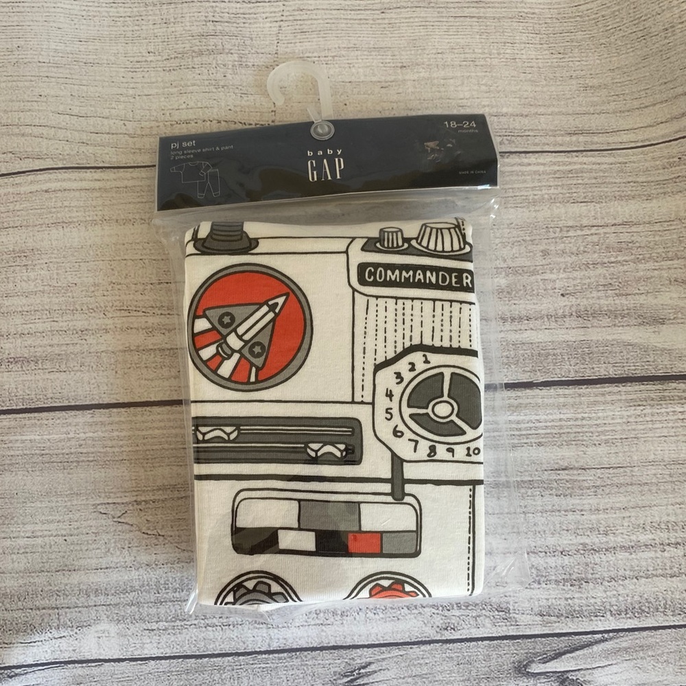 New in package!! Gap toddler PJs
